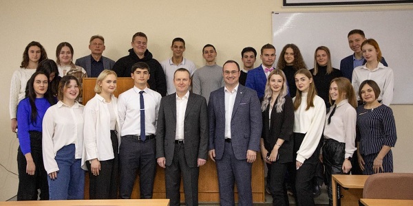 Константин Бахарев прочел лекцию для студентов Крымского филиала РГУП по вопросам финансовой грамотности 