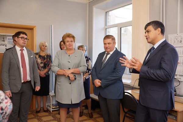 Дмитрий Морозов оценил реализацию проекта «Школьная медицина» в Смоленске