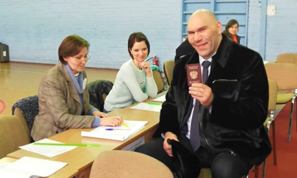 Николай Валуев проголосовал на выборах Президента РФ