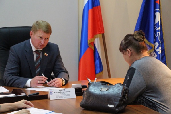 Алексей Канаев провел личный прием граждан в Вологде