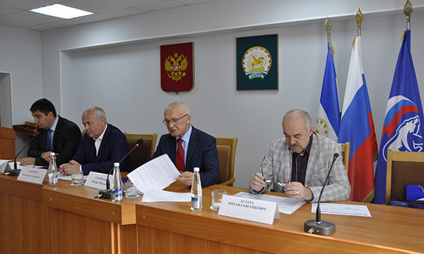 В Башкортостане на Совете руководителей фракций ЕР обсудили совершенствование пенсионной системы