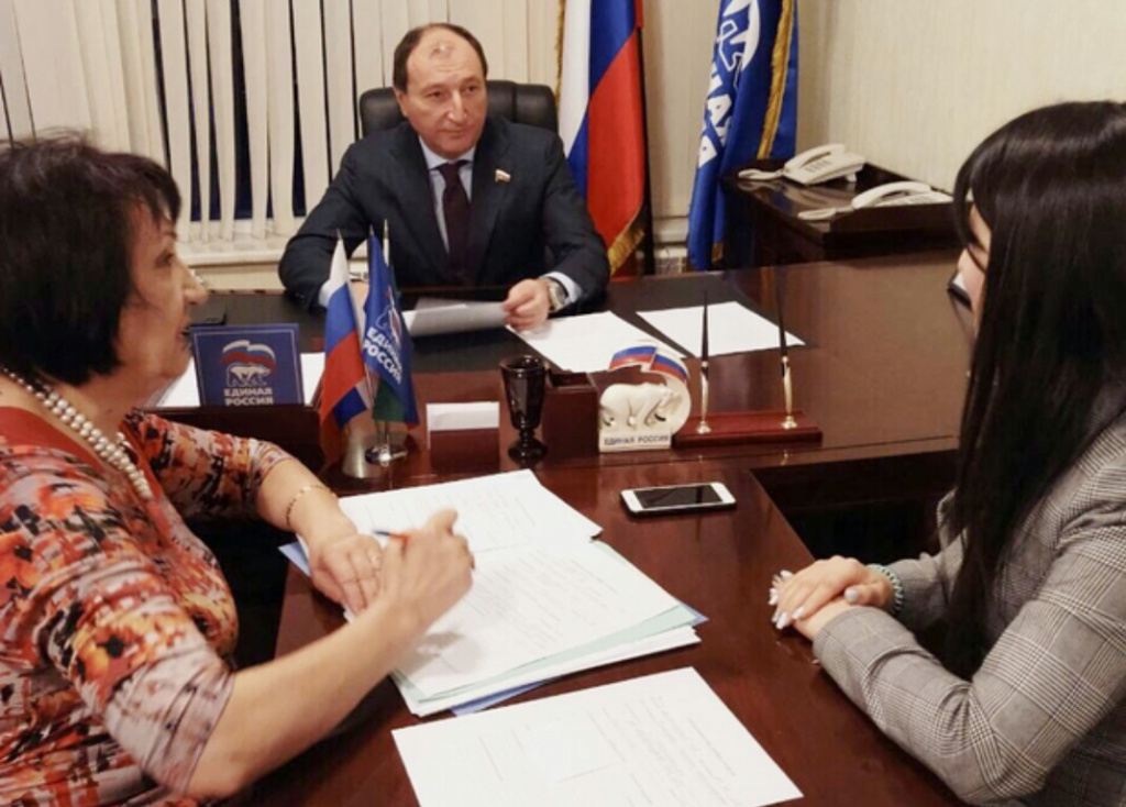 Заур Аскендеров в рамках региональной недели провел прием граждан в приемной «ЕДИНОЙ РОССИИ» в Махачкале