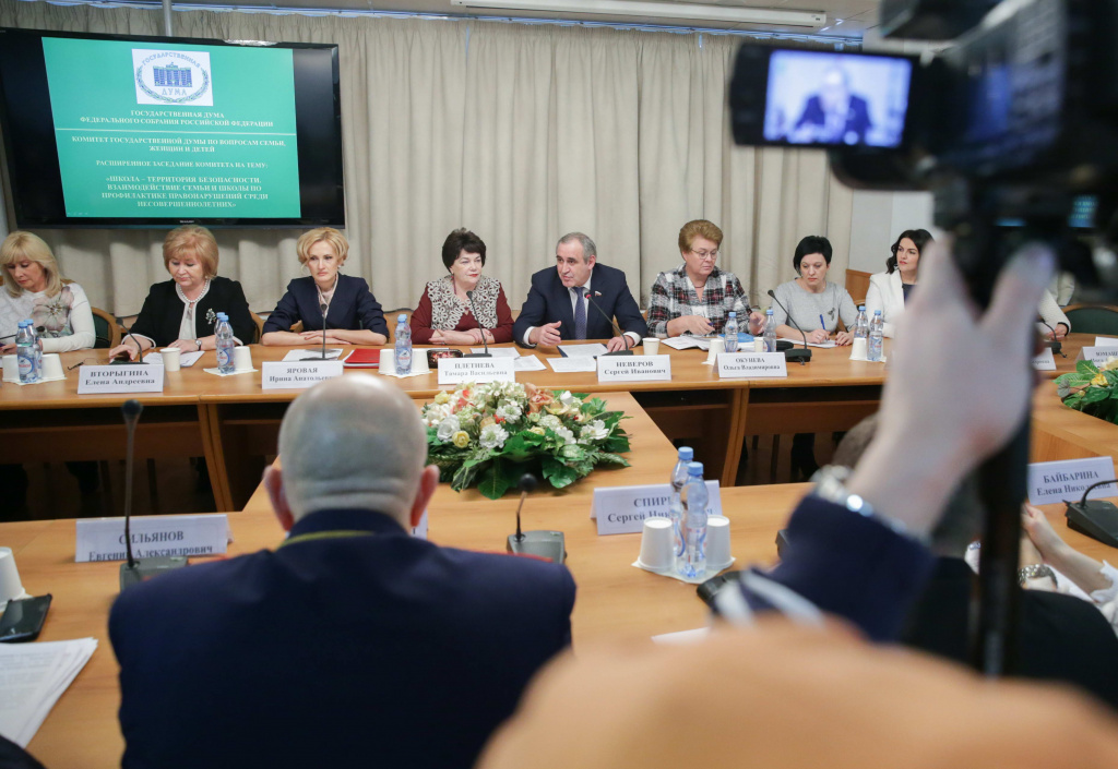 Расширенное заседание комитета Госдумы по вопросам семьи, женщин и детей