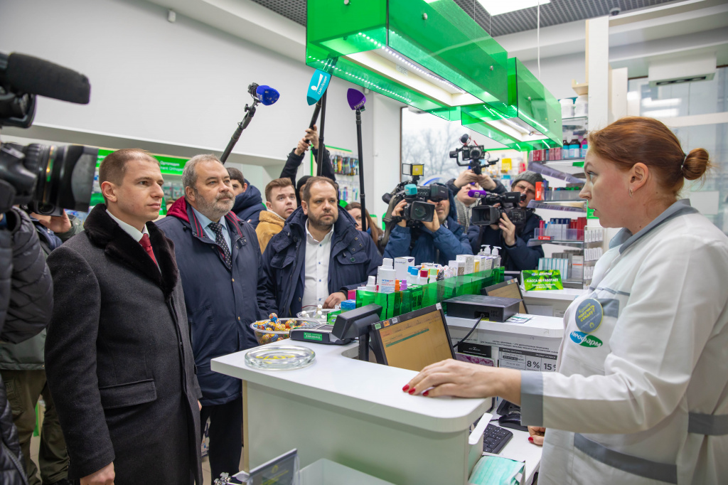 Михаил Романов провел рейд по аптечным сетям Санкт-Петербурга на предмет контроля цен на медицинские маски