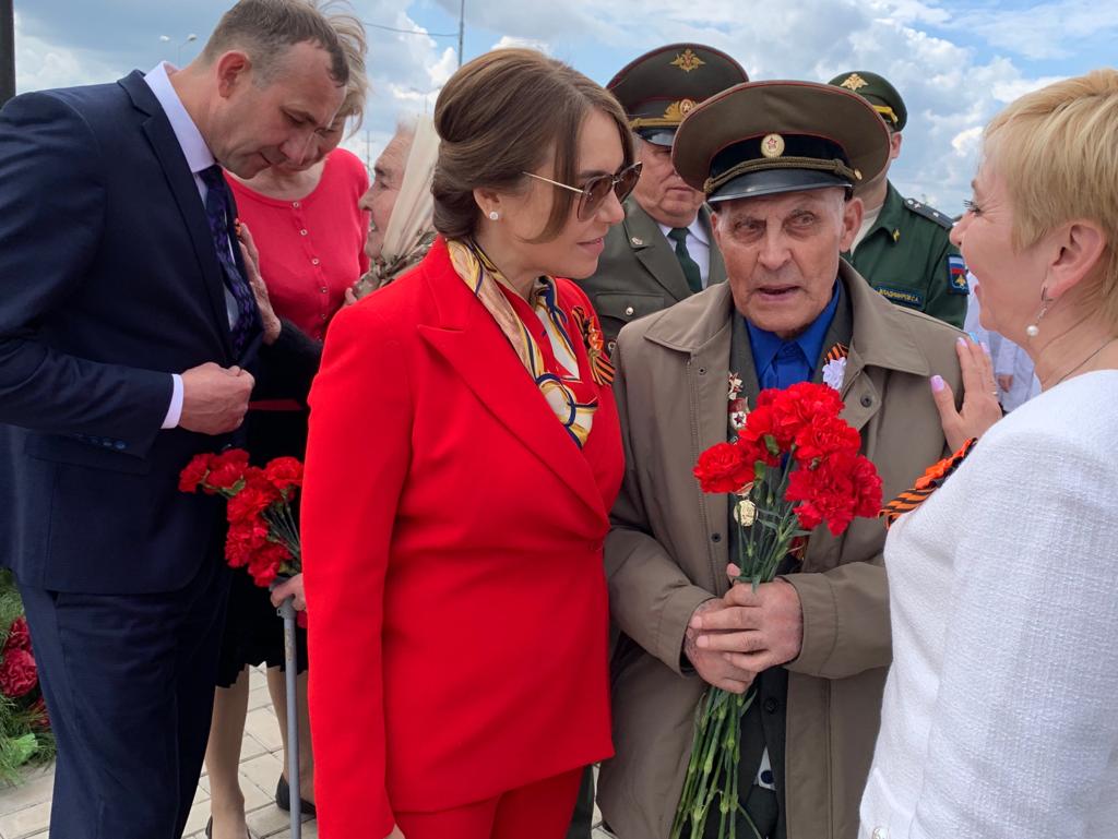 Альфия Когогина поздравила с наступающим Днем Победы ветеранов Мензелинского района