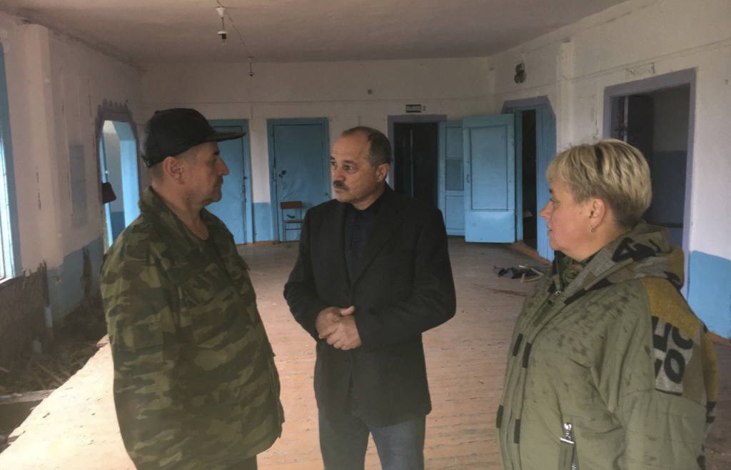 Николай Говорин ознакомился с ходом выполнения ремонтных работ в сельской школе Забайкальского края