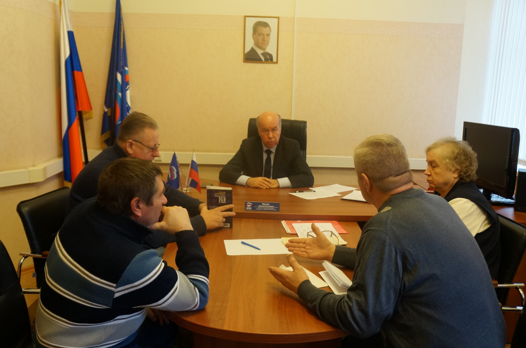 Валерий Иванов в ходе общественного приема обсудил с жителями вопросы ЖКХ и благоустройства