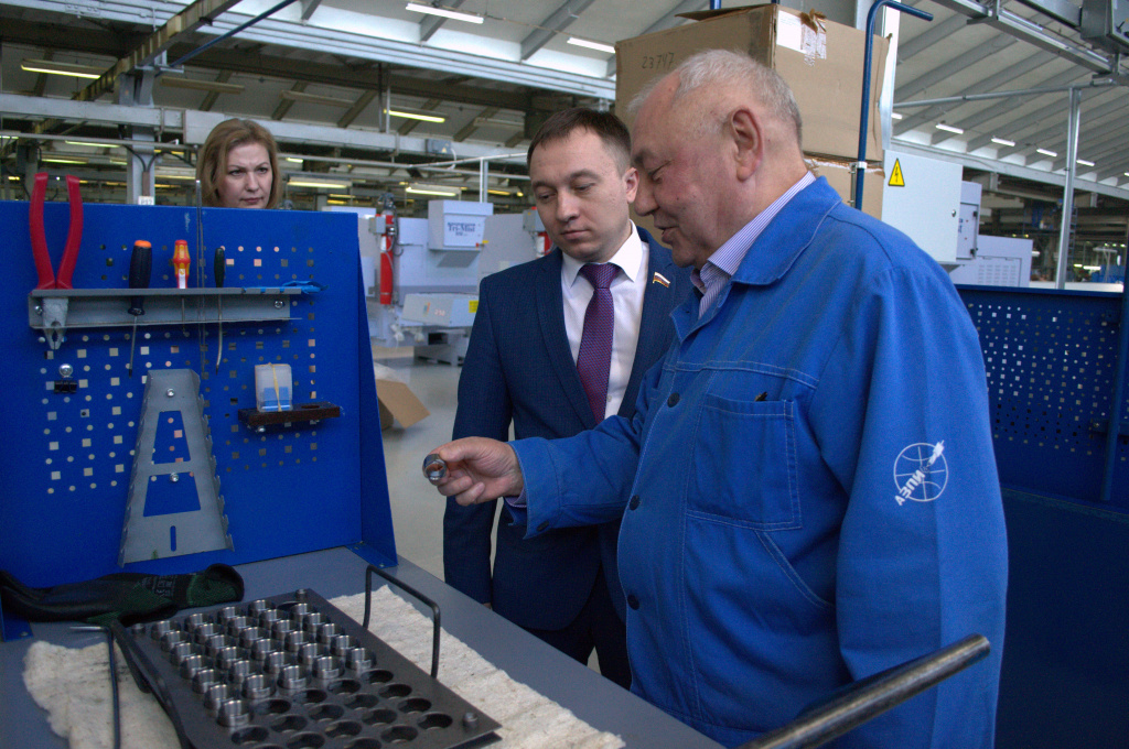 Олег Быков посетил Алтайский завод прецизионных изделий