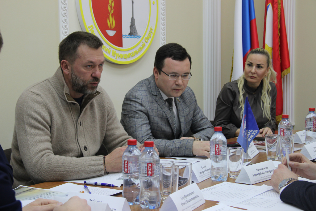 Дмитрий Саблин встретился с членами фракций «ЕДИНОЙ РОССИИ» в муниципалитетах Севастополя