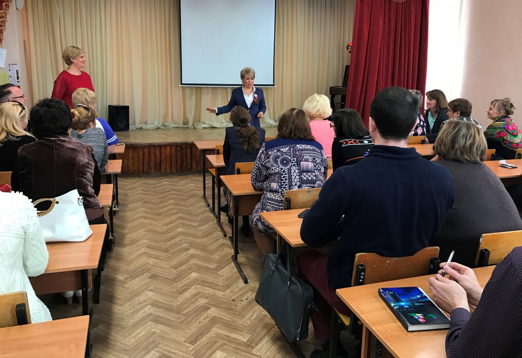 Ирина Гусева провела встречу с педагогическим коллективом «Средней школы № 3» Волгограда