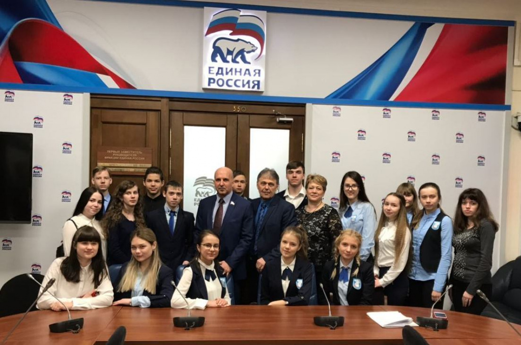 Николай Земцов обсудил с саратовскими школьниками возможности дальнейшего развития панфиловского движения в России