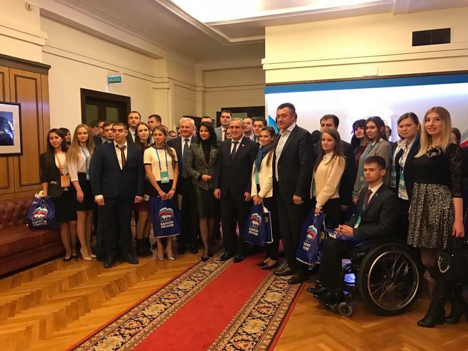 Виктор Пинский встретился с участниками Молодежного форума Госдумы.jpeg