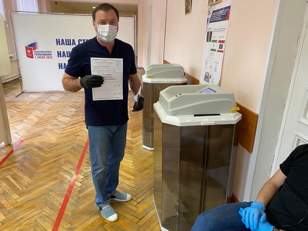 Заур Аскендеров принял участие в голосовании по поправкам в Конституцию