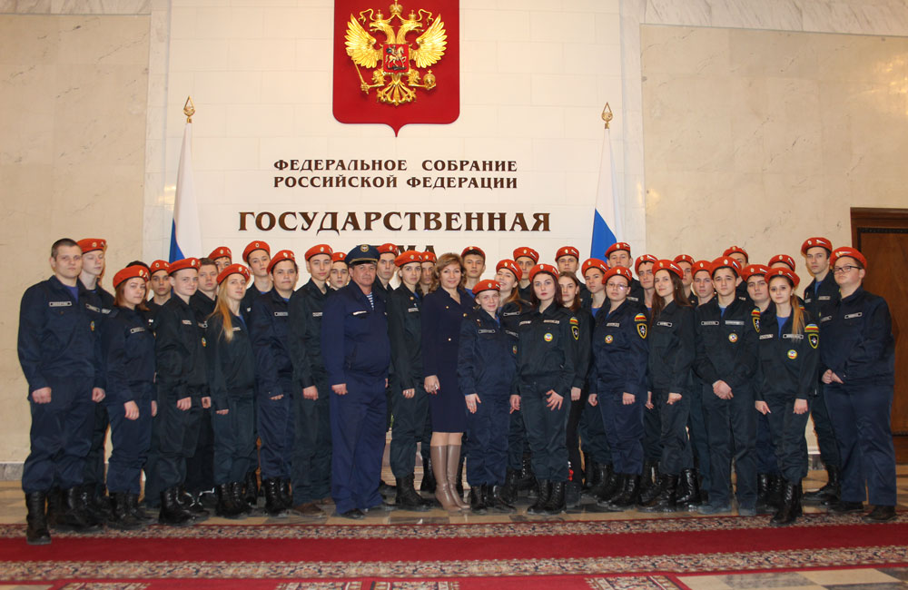 Лариса Тутова провела экскурсию по Госдуме для юных пожарников