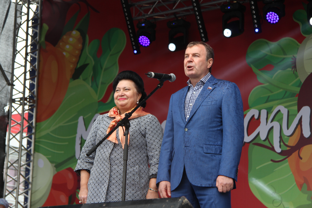 Виктор Зубарев поздравил жителей города Минусинска с праздником Минусинского помидора