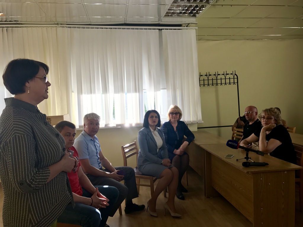 Депутаты Госдумы Татьяна Цыбизова и Анна Кувычко встретились с пострадавшими от взрыва бытового газа в Волгограде