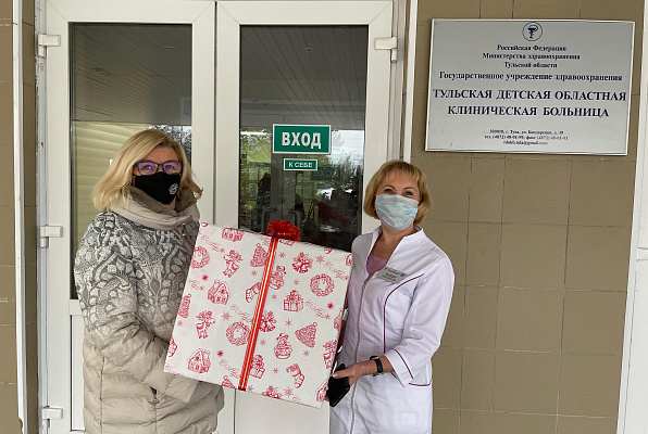 Наталия Пилюс передала подарки в Тульскую областную детскую больницу