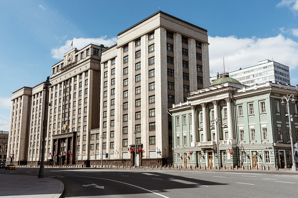 Госдума приняла закон, ускоряющий реализацию субъектами РФ программ по переселению граждан из аварийного жилищного фонда