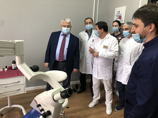 Абдулмажид Маграмов с рабочим визитом посетил Республиканскую стоматологическую поликлинику в Дагестане