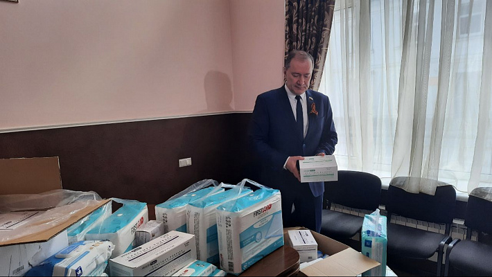 Дмитрий Белик передал очередную партию гуманитарного груза в военно-морской клинический госпиталь Минобороны в Севастополе