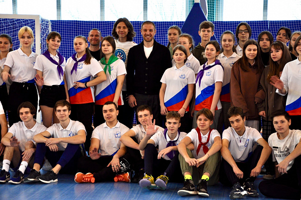 Дмитрий Пирог встретился с детьми из Донбасса на соревнованиях «Орленок» ZA спорт» 