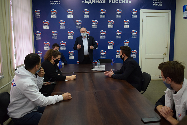 Алексей Хохлов предложил активистам «Молодой гвардии Единой России» заняться трудоустройством молодежи