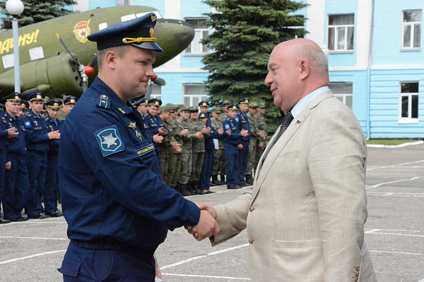 Алексей Хохлов поздравил военных летчиков с 88-й годовщиной образования Военно-транспортной авиации РФ