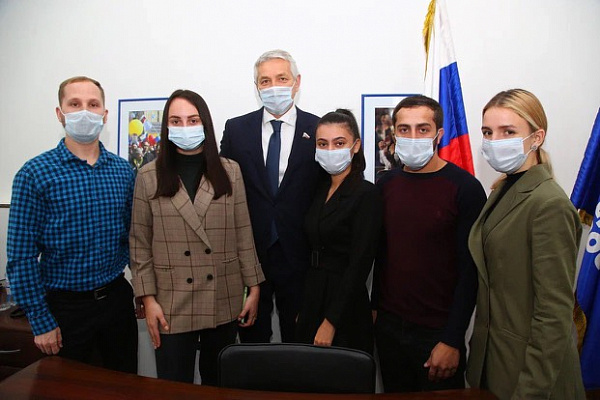 Леонид Огуль обсудил с волонтерами-медиками их участие в акции по патронажу участников ВОВ 
