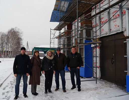 Александр Максимов проверил ход капитального ремонта дома культуры в поселке Рассвет