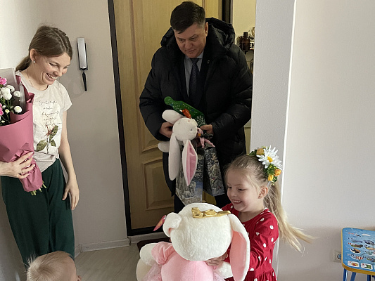 Депутаты «Единой России» поздравляют детей участников СВО с наступающим Новым годом