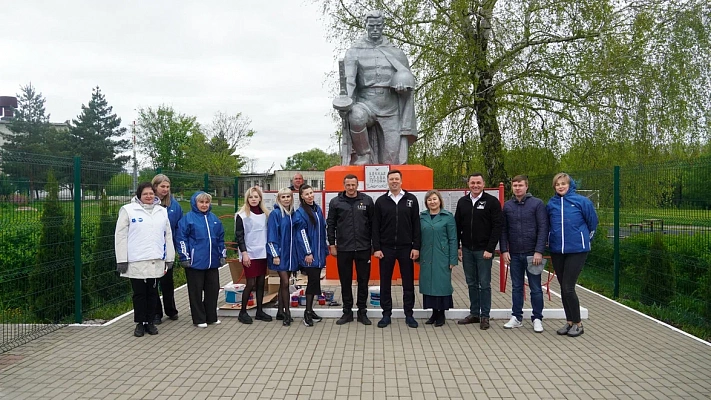 «Единая Россия» приводит в порядок мемориалы советским воинам 