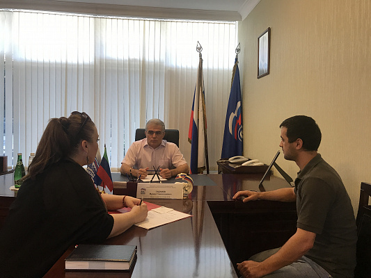 Мурад Гаджиев провел прием граждан по вопросам социального характера