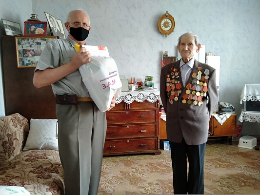 Зелимхан Муцоев сделал подарки ветеранам