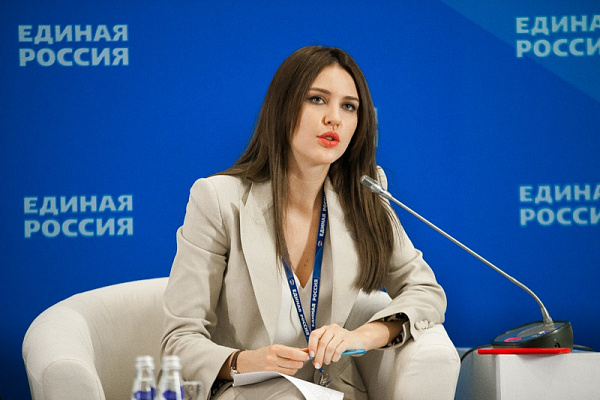 Алена Аршинова: Поддержка многодетных семей - самый ценный вклад в будущее государства