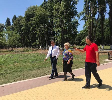 Ирина Марьяш оценила ход работ по реконструкции парка в городе Терек Кабардино-Балкарии