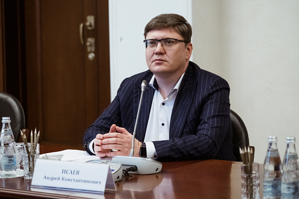 Андрей Исаев: Госдума внесет изменения в ТК, если будут приняты поправки к Конституции