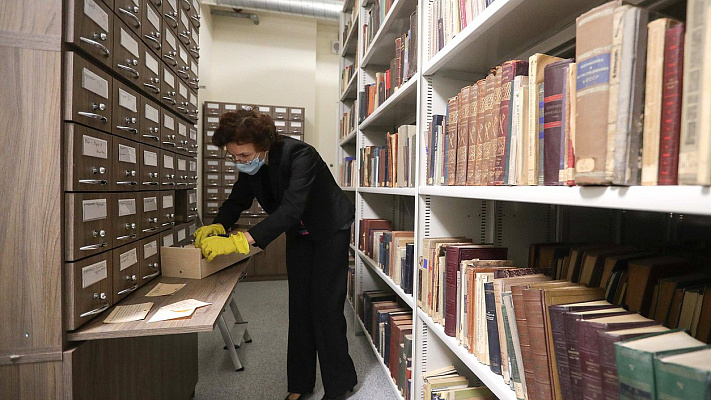 Библиотекам хотят запретить списание из фондов книг и плакатов времен Второй Мировой
