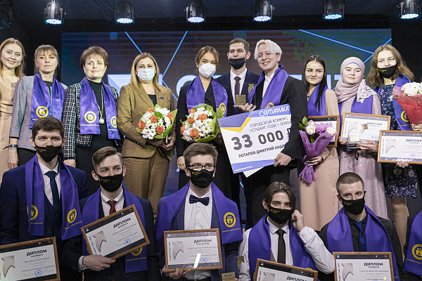 Альфия Когогина вручила именную стипендию победителю конкурса «Студент года» в Набережных Челнах