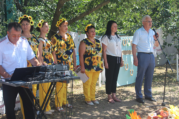 Алексей Езубов принял участие в праздновании Дня семьи, любви и верности в станице Новолокинской на Кубани