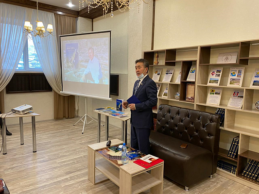 В Национальной библиотеке Республики Алтай состоялась презентации книги Ивана Белекова
