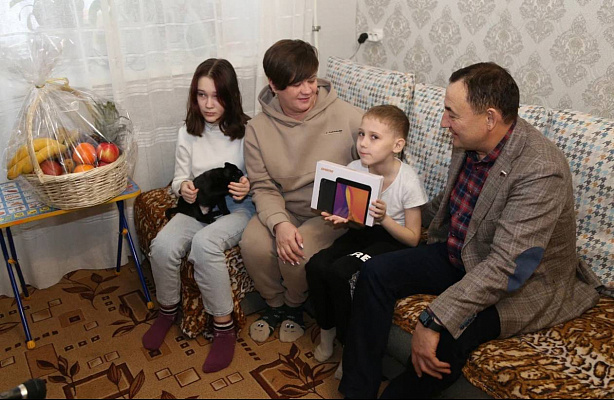 Марат Нуриев встретился с семьей мобилизованного бойца