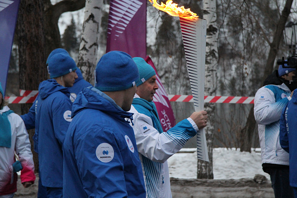 Виктор Зубарев стал факелоносцем первой Всемирной зимней универсиады в России 