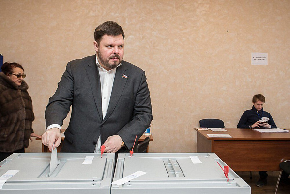 Евгений Марченко проголосовал на президентских выборах в Выборгском районе Санкт-Петербурга