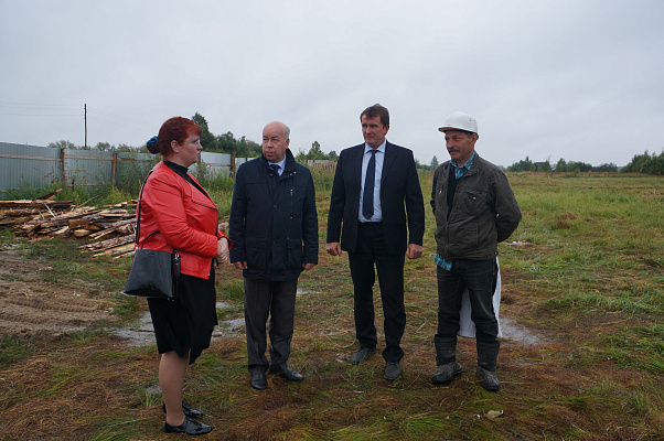 Валерий Иванов проинспектировал строительство новой школы в Ивановской области