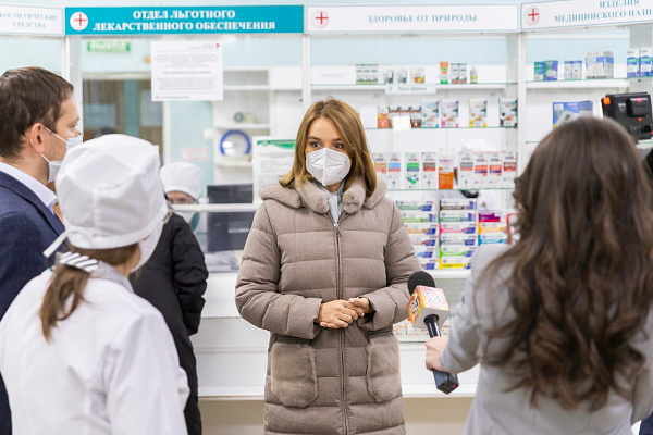 Альфия Когогина проинспектировала аптеки Набережных Челнов на наличие бесплатных лекарств для заболевших COVID-19