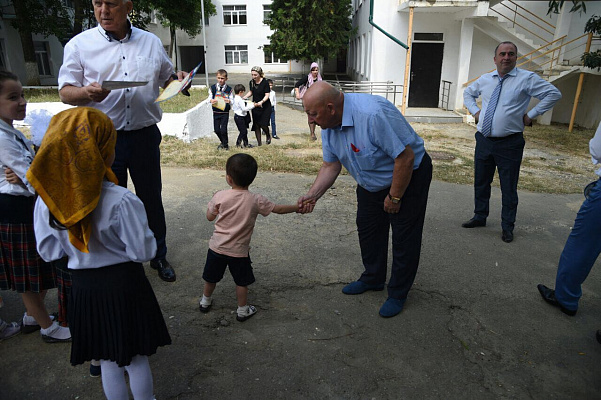 Гаджимет Сафаралиев посетил детский сад «Планета детства» в Махачкале