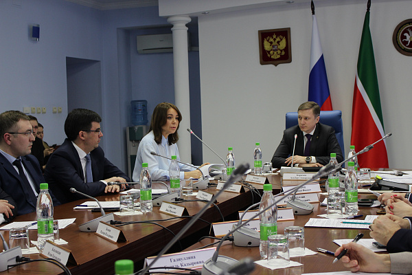 По инициативе Альфии Когогиной в Казани состоялось обсуждение законопроекта о нестационарной и развозной торговле 