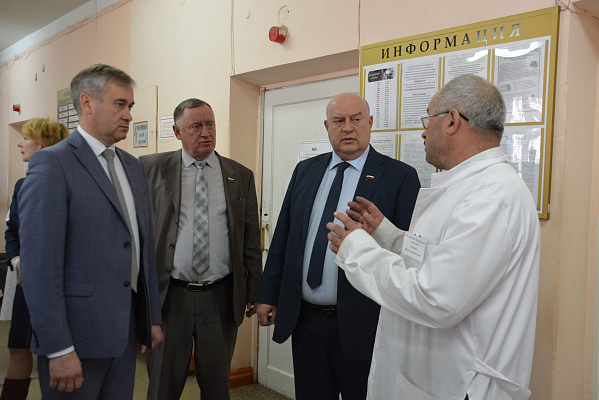 Алексей Хохлов: Важно создать хорошие условия для работы медиков на селе