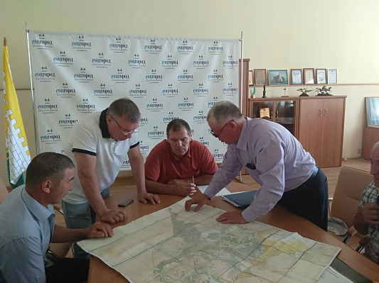 Жители села Туктубаева просят Андрея Барышева помочь им отстоять свои земли