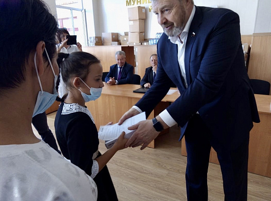 Виталий Бахметьев посетил Агаповский и Кизильский сельские районы Магнитогорского избирательного округа